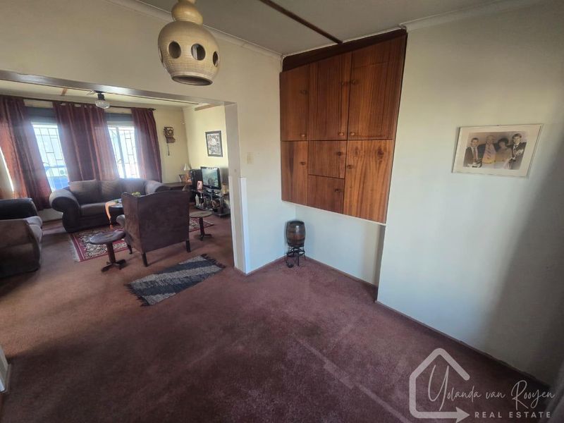 ONE-LEVEL HOME TO RENT - Photo 5