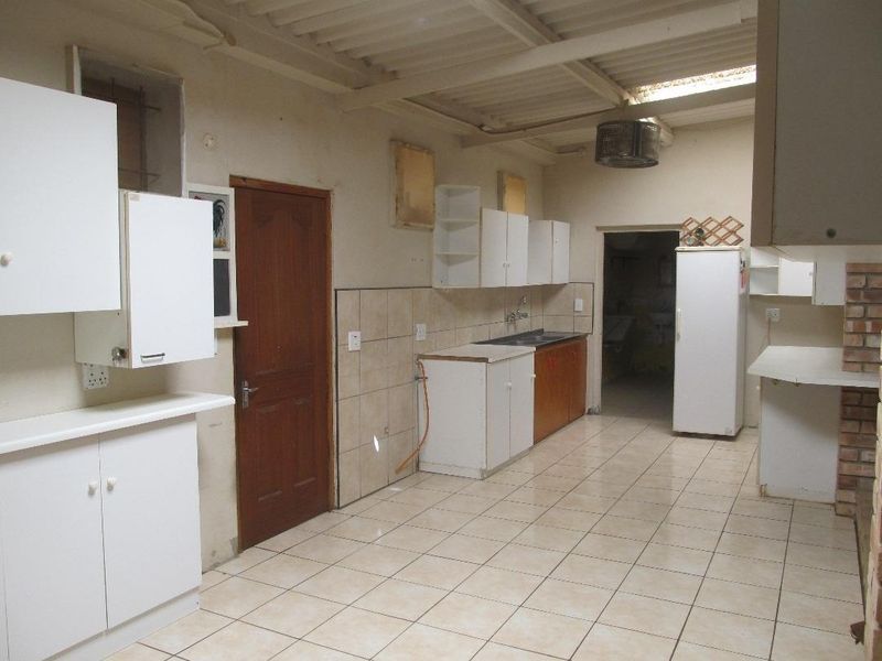 BUSINESS PREMISES FOR SALE - HENTIESBAY - Photo 7