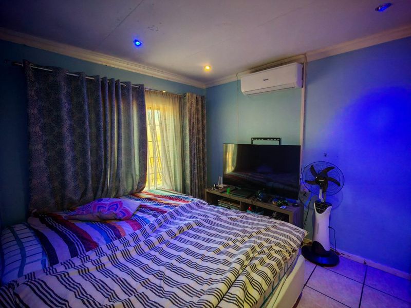 Townhouse For Sale - Photo 9