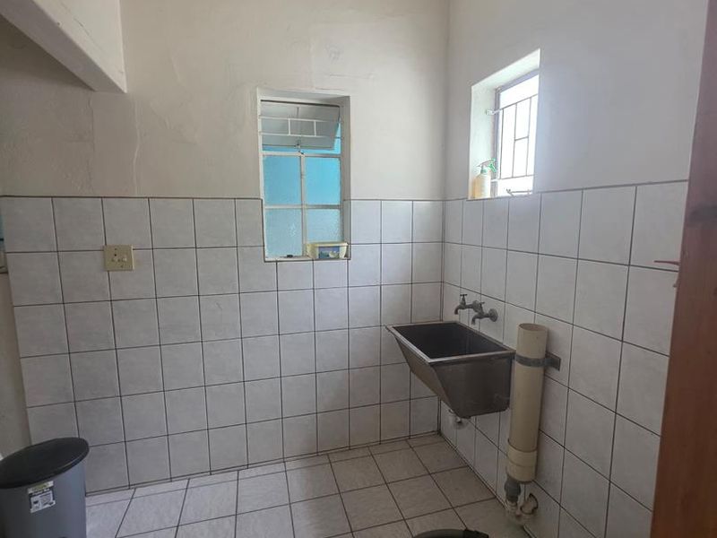 Large German style Four-bedroom house for sale in Usakos. - Photo 8