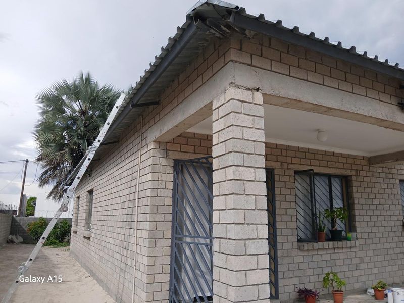 Buy a 3 bedroom house in Ondangwa, Extension 2, Selling at N$ 800 000 excluding costs. Erf size 450 square meters 3 bedrooms, master bedroom with ensuite  Open - Photo 3