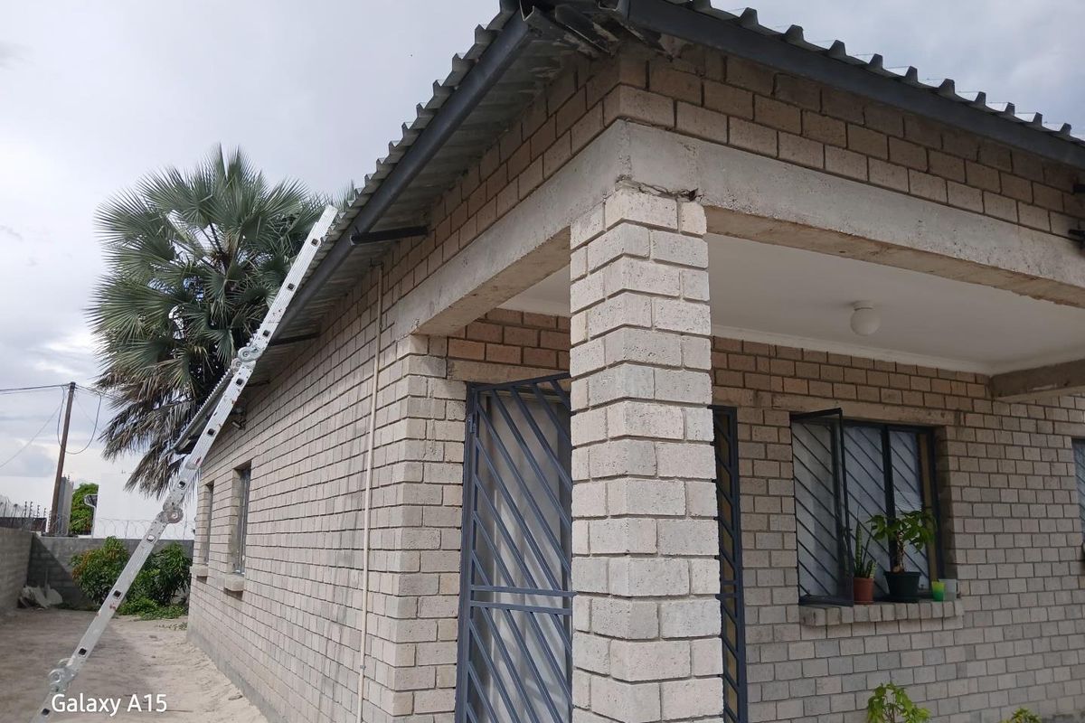 Buy a 3 bedroom house in Ondangwa, Extension 2, Selling at N$ 800 000 excluding costs. Erf size 450 square meters 3 bedrooms, master bedroom with ensuite  Open - Photo 3
