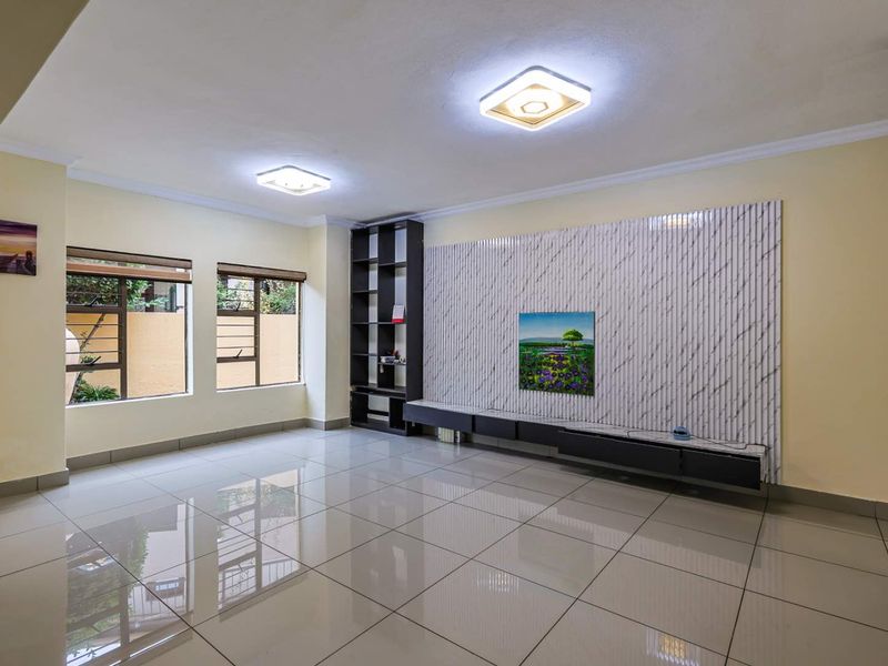 Well-Maintained 4 Bedroom Family Home in Secure Estate - Photo 3