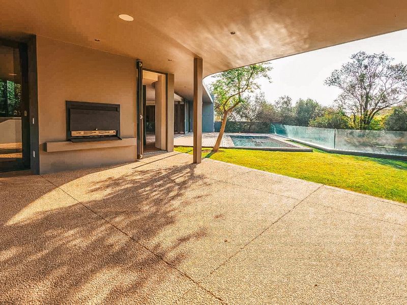 Elegance Redefined: Your Modern Oasis Amidst Nature's Embrace - Photo 9