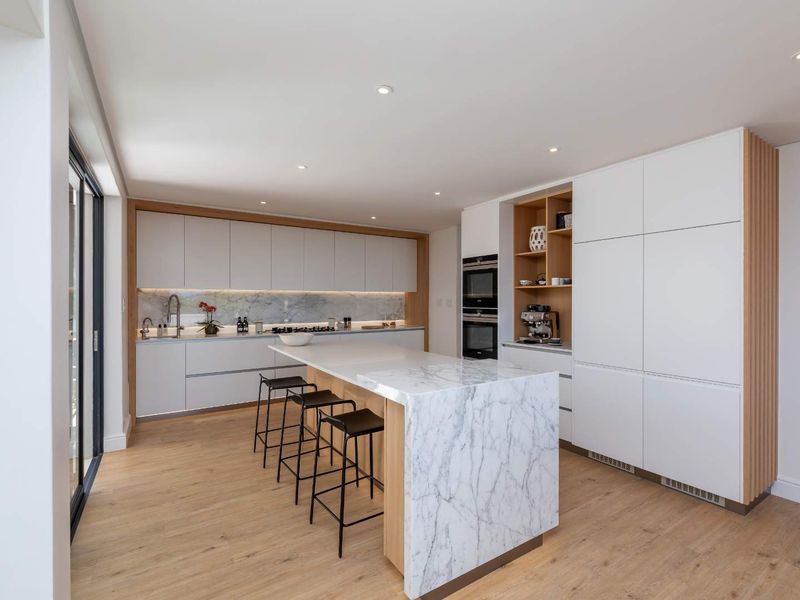 Luxury Coastal Living with Ocean & Mountain Views - Fully Furnished - Photo 7