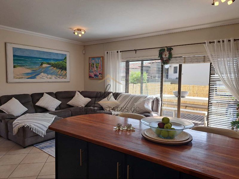 Stunning, upmarket 3 bedroom townhouse, close to the beach for sale in Dolphin Beach - Photo 9