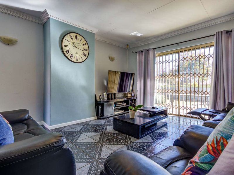 Family Home for sale - Photo 3