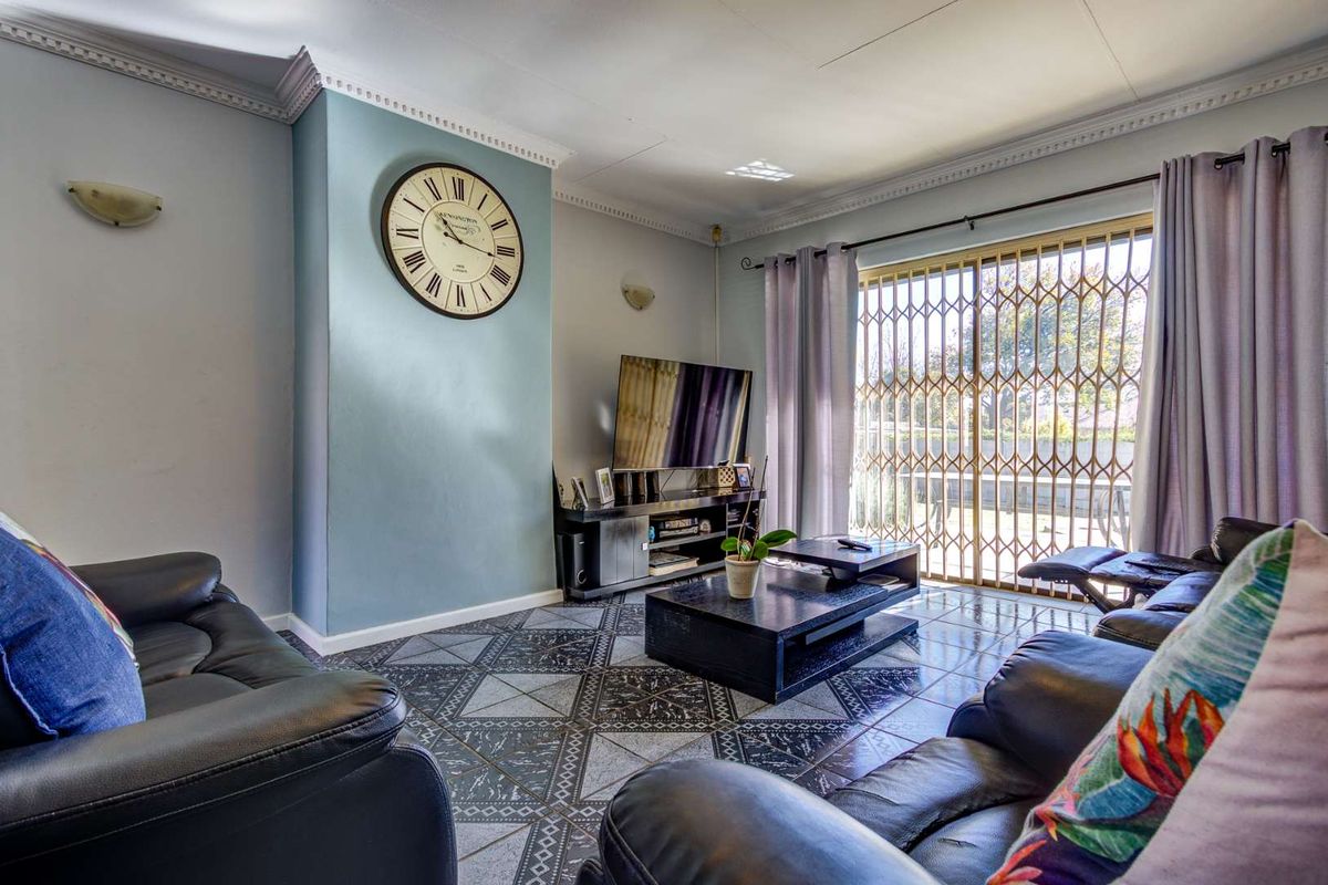 Family Home for sale - Photo 3
