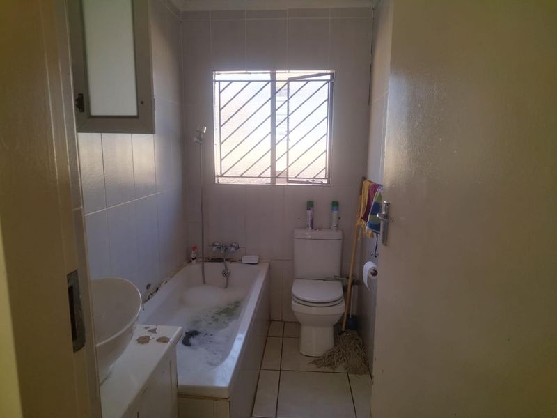TWO BEDROOMS HOUSE FOR SALE IN SOSHANGUVE V V - Photo 7