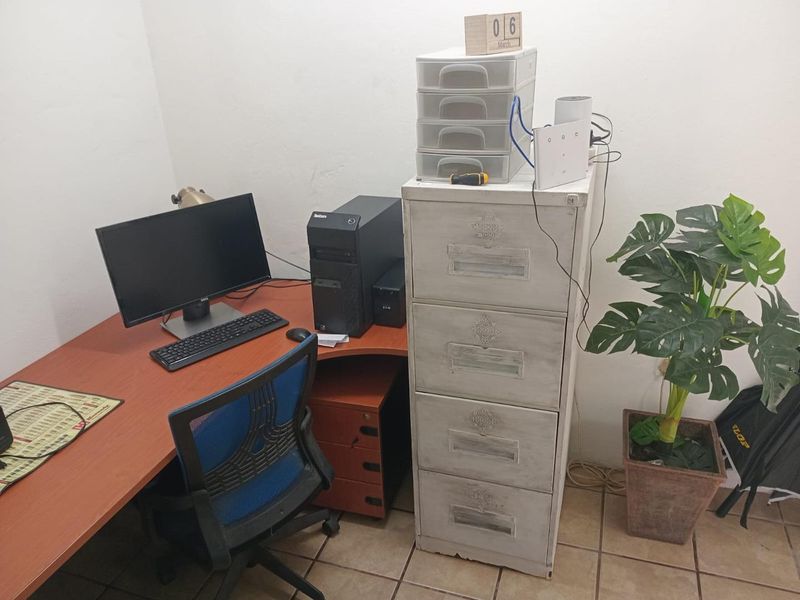 Spacious Veld En Vlei Home with Pool, Open-Plan Living, Double Garage - Photo 6