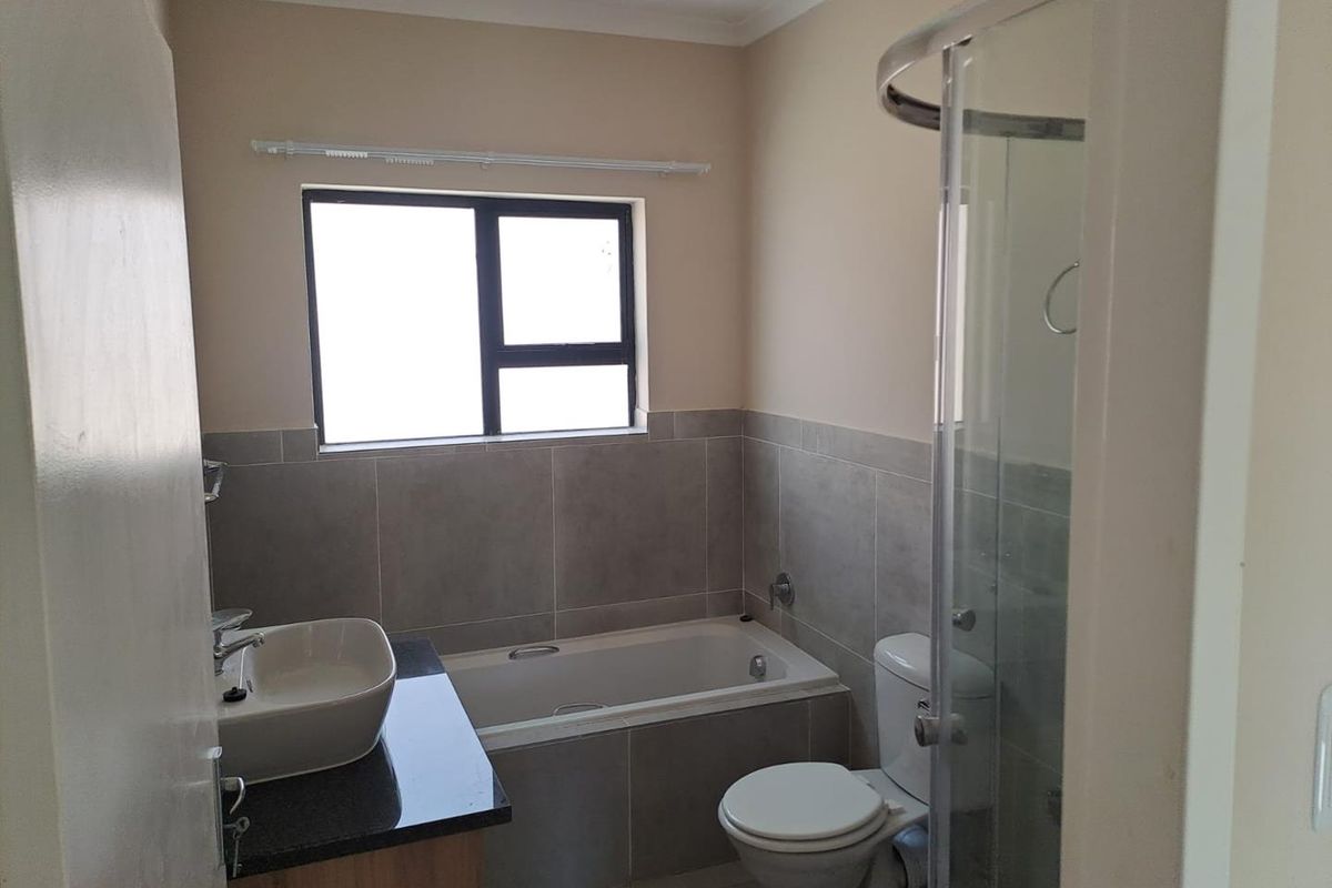 STUNNING MODERN TOWNHOUSE - Photo 5