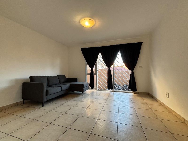 Ground-Floor 2-Bedroom Apartment with Private Garden in an Exclusive 10-Unit Complex - Photo 6