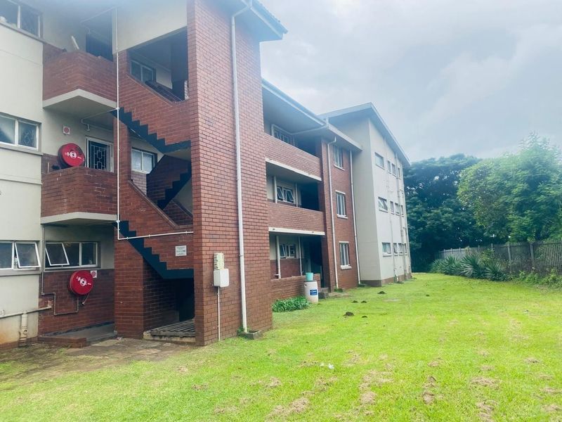 Hidden Gem in Suburban Seaview, Durban Awaiting Your Personal Touch !! - Photo 2