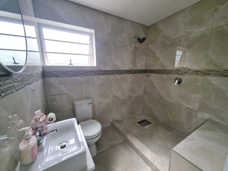 Comfortable Semi-Furnished Bachelor Flat in West Beach - Photo 7