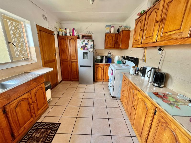 Three bedroom house ready to move in, in van Dyk Park - Photo 6