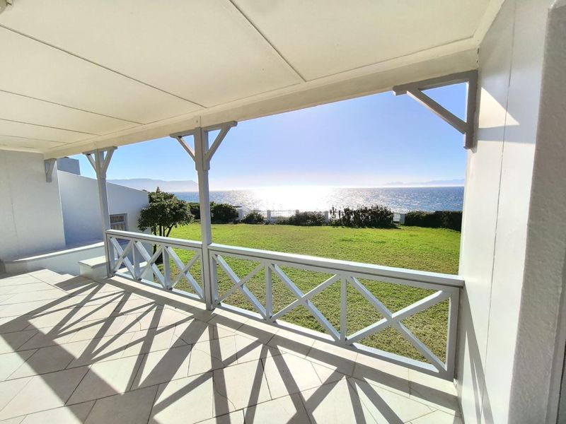 Beautiful family beach side home in Simons Town - Photo 3