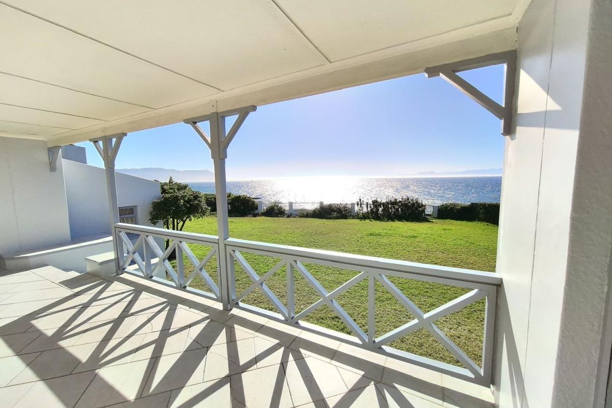 Beautiful family beach side home in Simons Town - Photo 3