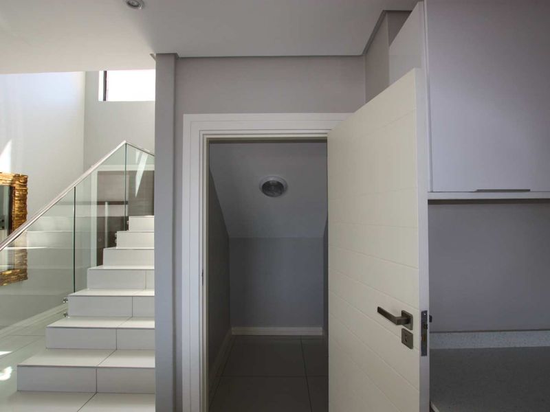 6 Bedroom Townhouse Izinga - Photo 8
