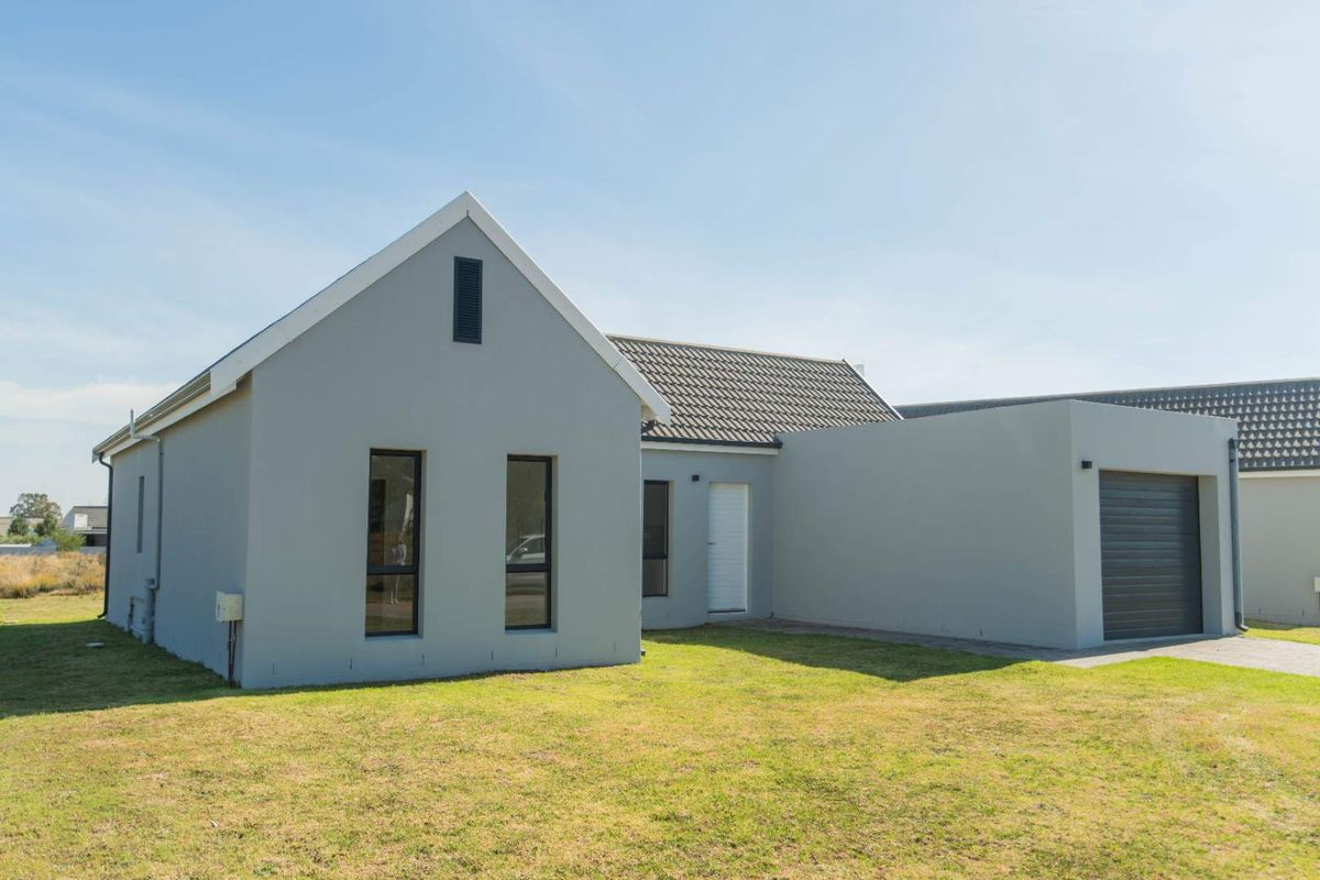 Wedgewood Golf Estate Living: Golf, Nature & Work-from-Home Comfort! - Photo 4