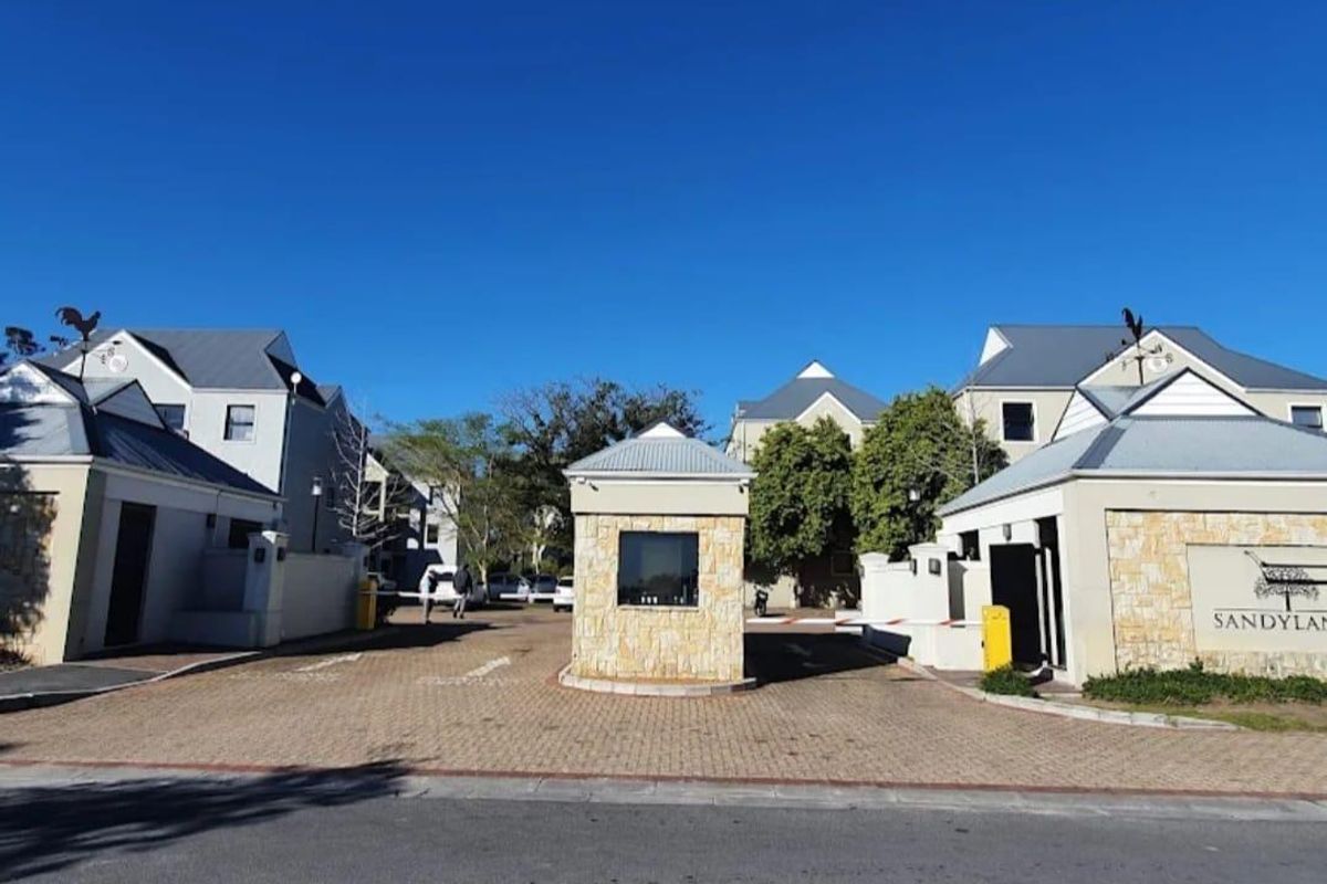 2 Bedroom Flat For Sale In Silveroaks Kuils River - Photo 2