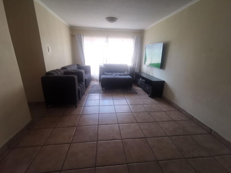 well maintained complex - Photo 4