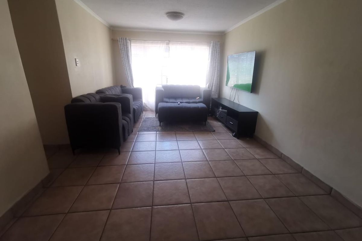 well maintained complex - Photo 4