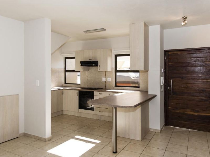 2 Bedroom Duplex Townhouse for Sale: - Inyati Complex, Kleine Kuppe - Photo 6