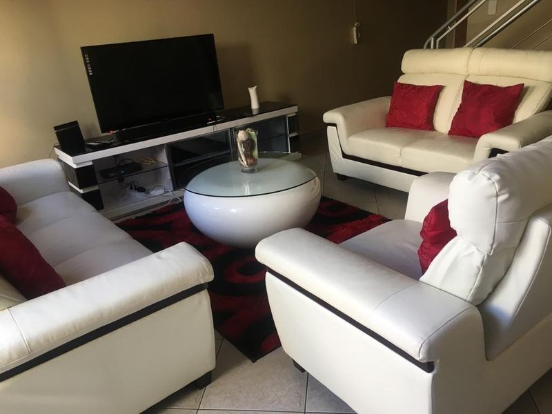 Lock-up-and-go Townhouse in Klein Windhoek FOR RENT - Photo 2