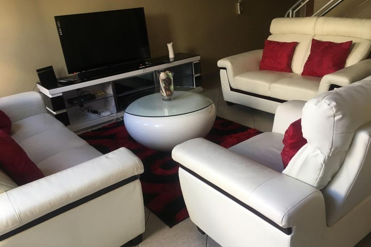 Lock-up-and-go Townhouse in Klein Windhoek FOR RENT - Photo 2