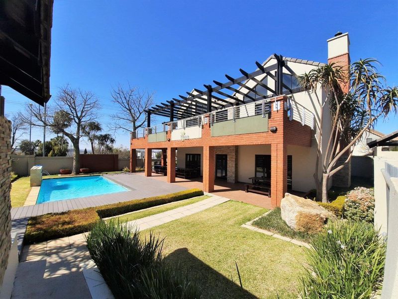 1 Bed garden apartment in Lonehill - Photo 10