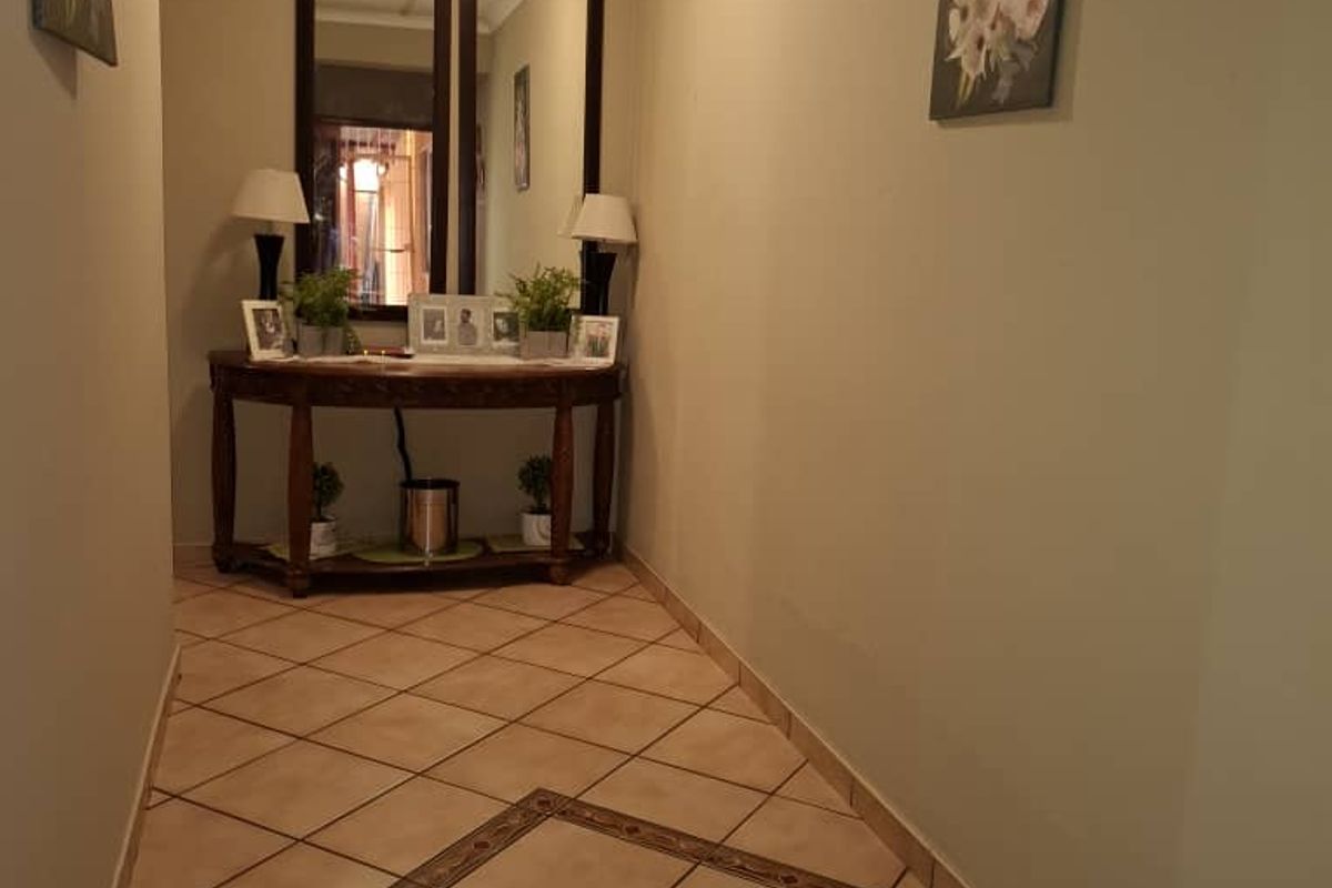 🏡 FOR SALE | Pioneerspark  4-Bedroom House with Bachelor Flat – N$ 4,100,000 - Photo 5