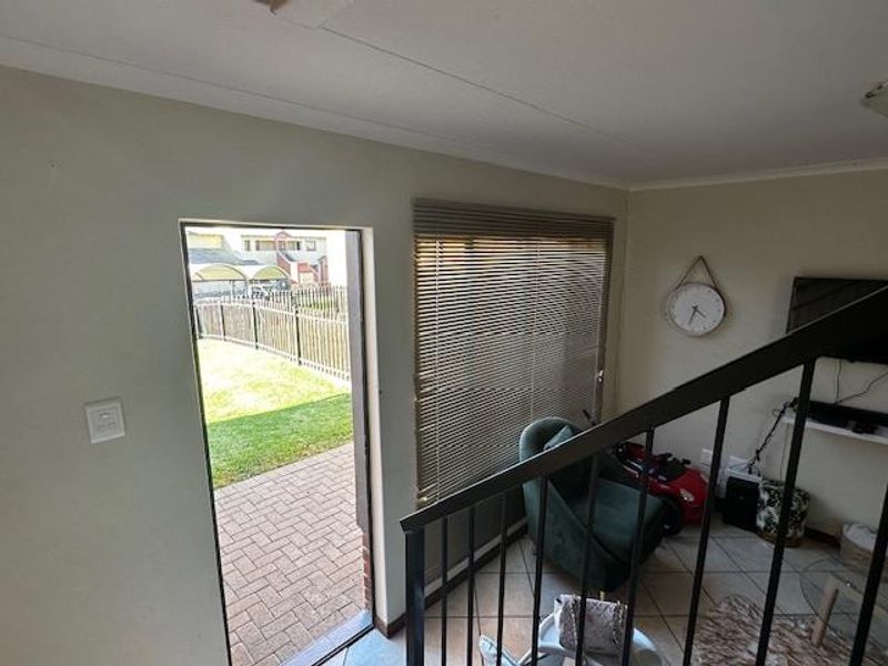 Townhouse in Hillside: Your Dream Home Awaits! - Photo 4