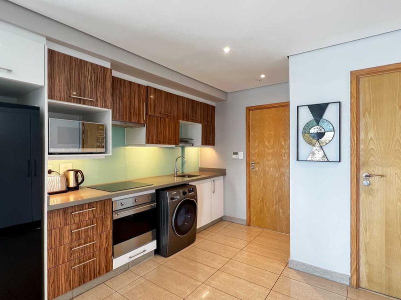 2 BEDROOM | 2 BATHROOM APARTMENT - Photo 5