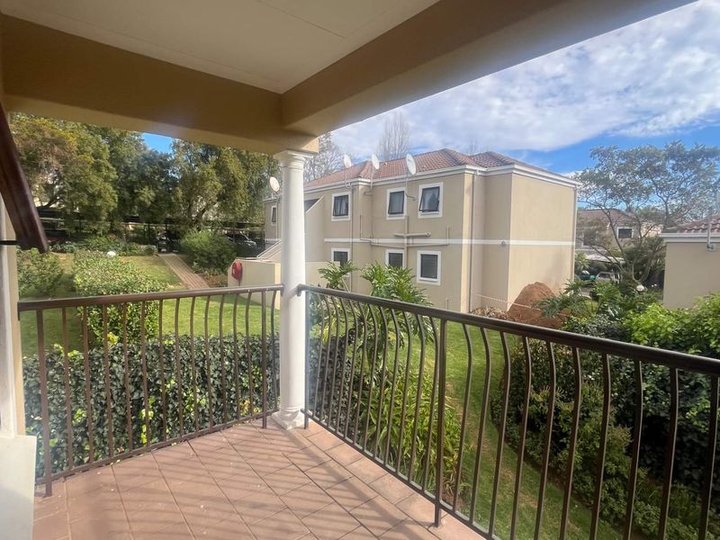 MacArthur Park Living – Neat Secure, Sunny & Move-In Ready - Photo 1