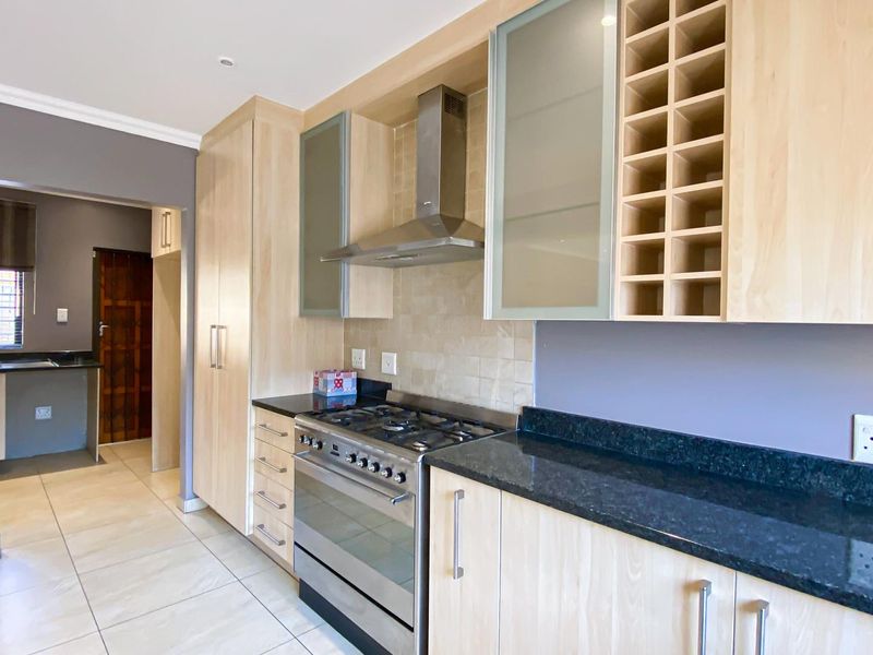 Exquisite Facebrick Cluster, Only 4 in complex! - Photo 9