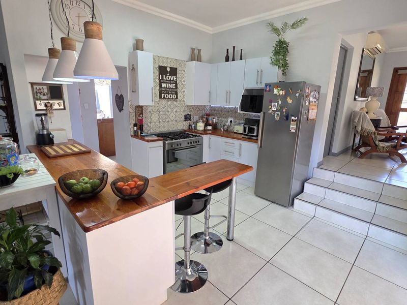 4 Bedroom Entertainers House in Seasons Estate - Photo 5