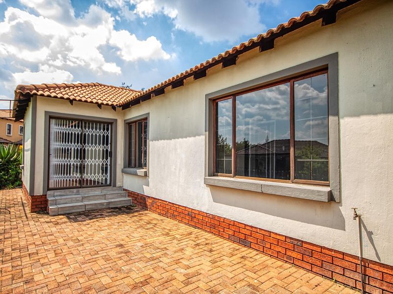 3 Bedroom Renovated simplex! - Photo 3