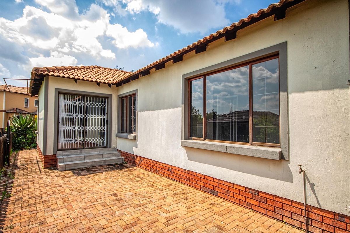 3 Bedroom Renovated simplex! - Photo 3