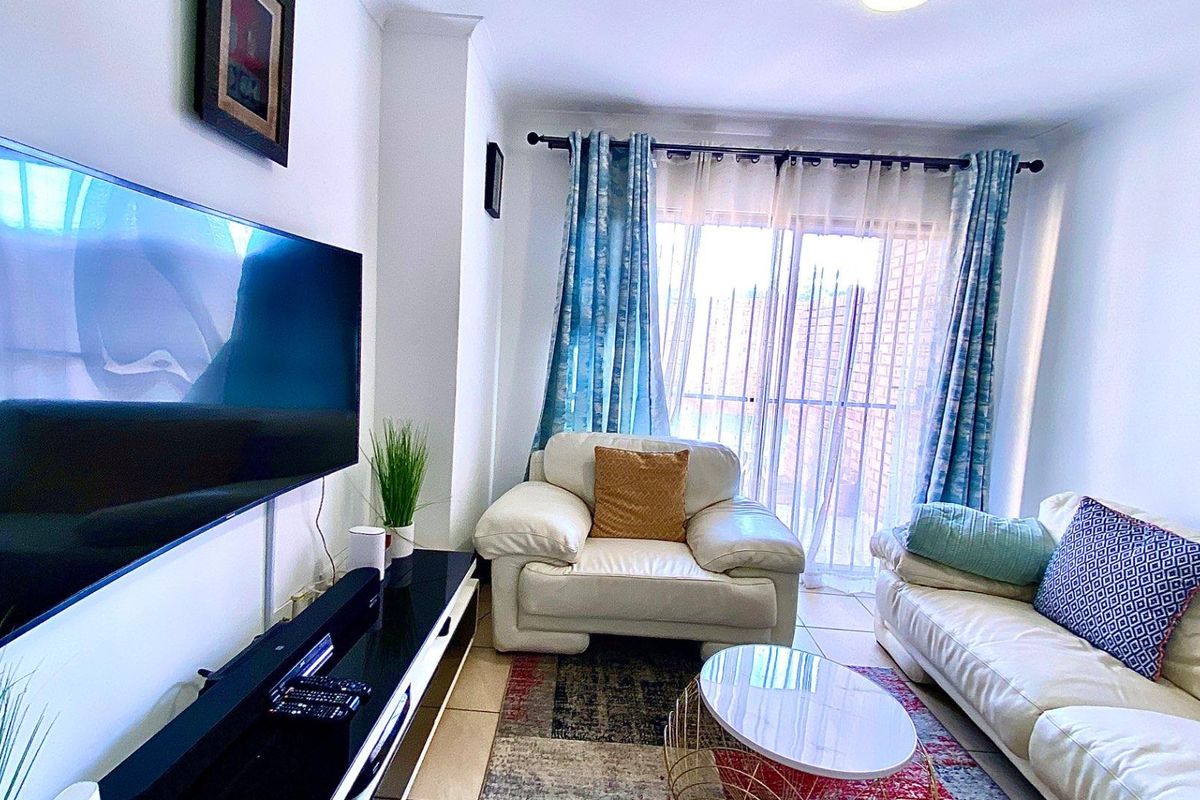 Clean and Modern - Photo 2