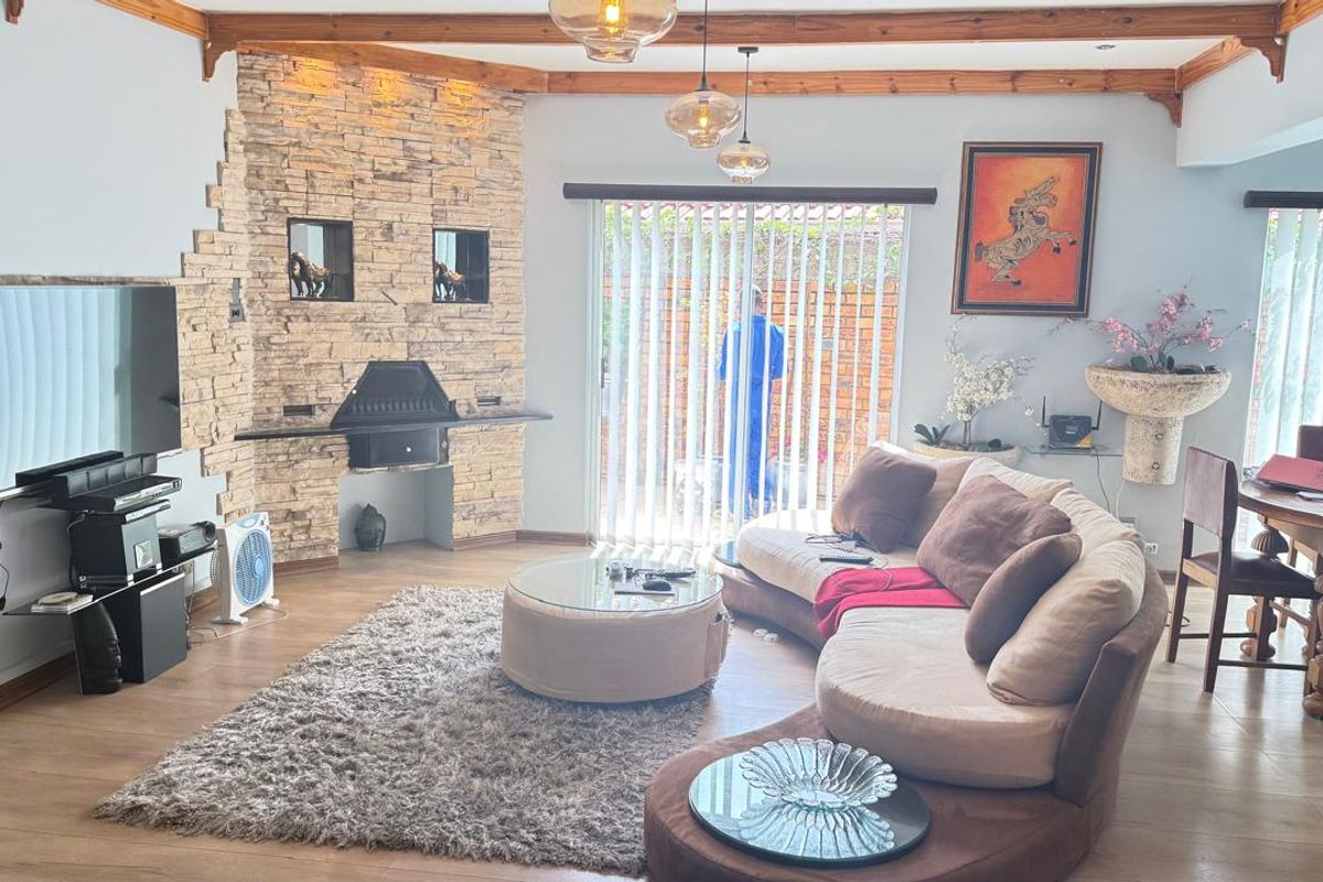 Discover your dream home in the heart of Bloubosrand - Photo 4