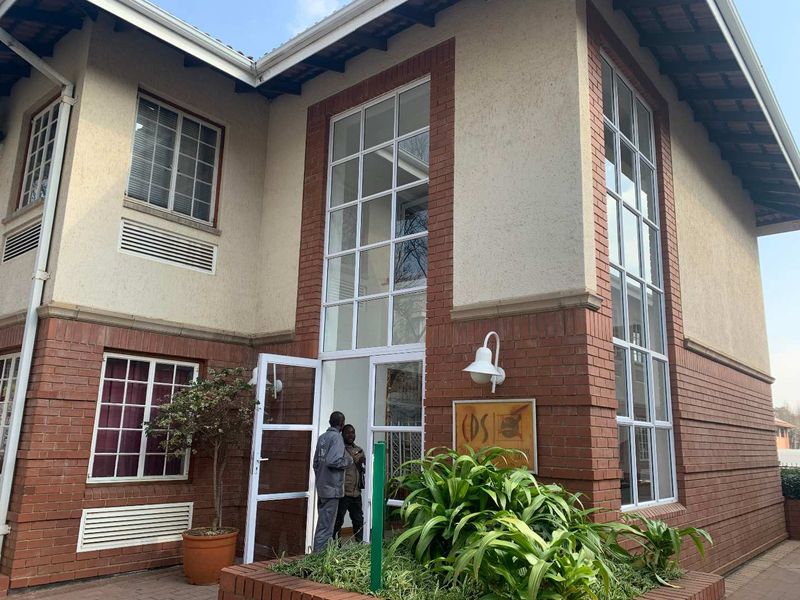 331m2 Office Space To Let | 43 Empire Road, Parktown - Photo 3