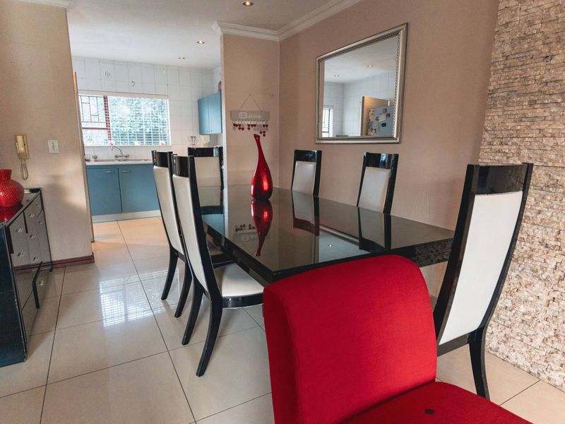 Spacious, 2Bedroom, 1.5Bedroom - Photo 2