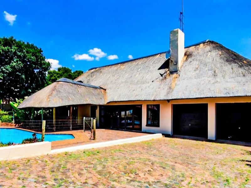 Phenomenal family house for a large family. - Photo 1