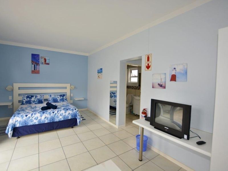 FOR SALE -  3 BEDROOM HOUSE WITH SEPERATE FLATLETS FOR SALE, LONG BEACH, NAMIBIA - Photo 7