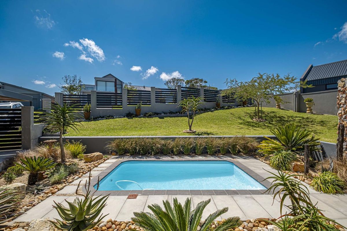Enjoy tranquil living with the perfect blend of nature and luxury, in Kragga Kamma Game Park Residential Estate! - Photo 2