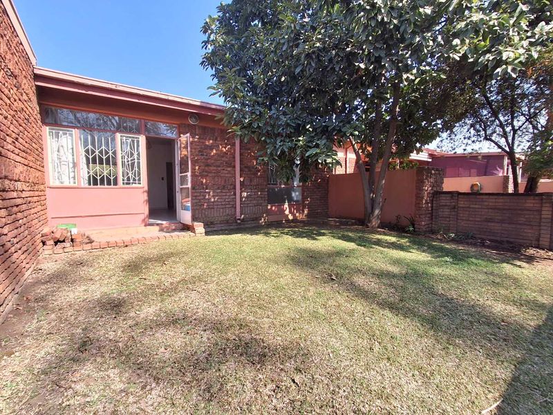 Two bedrooms Townhouse for sale in Hermanstad Pretoria West - Photo 3