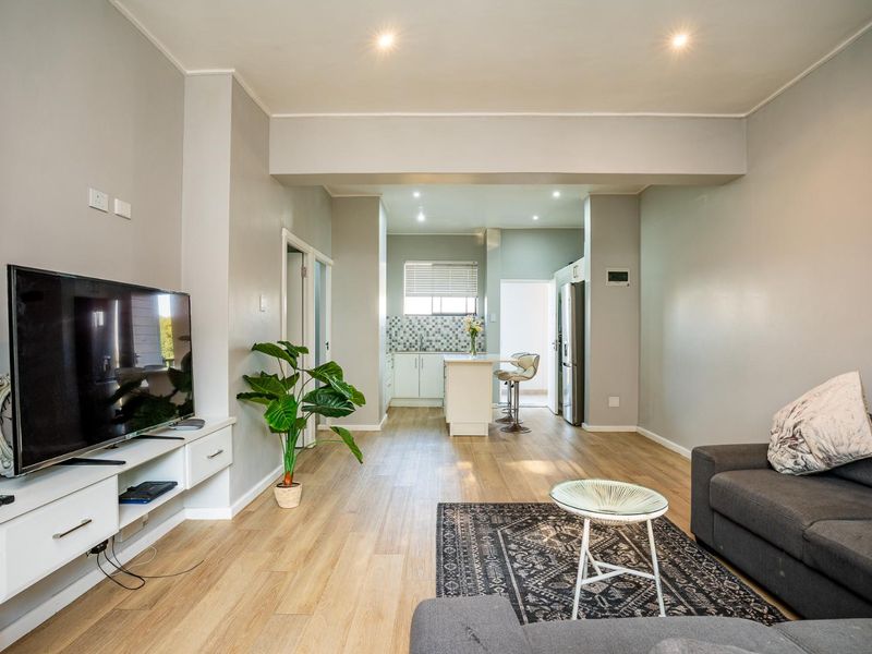 Hillcrest Central Living: Modern Apartment with Pool & Security - Photo 8