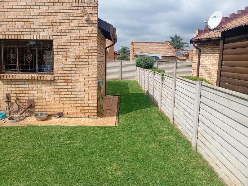 Two bedroom Townhouse in Kibler Park - Photo 4