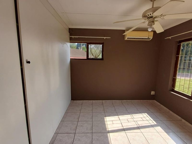 SPACIOUS HOUSE FOR SALE - Photo 8