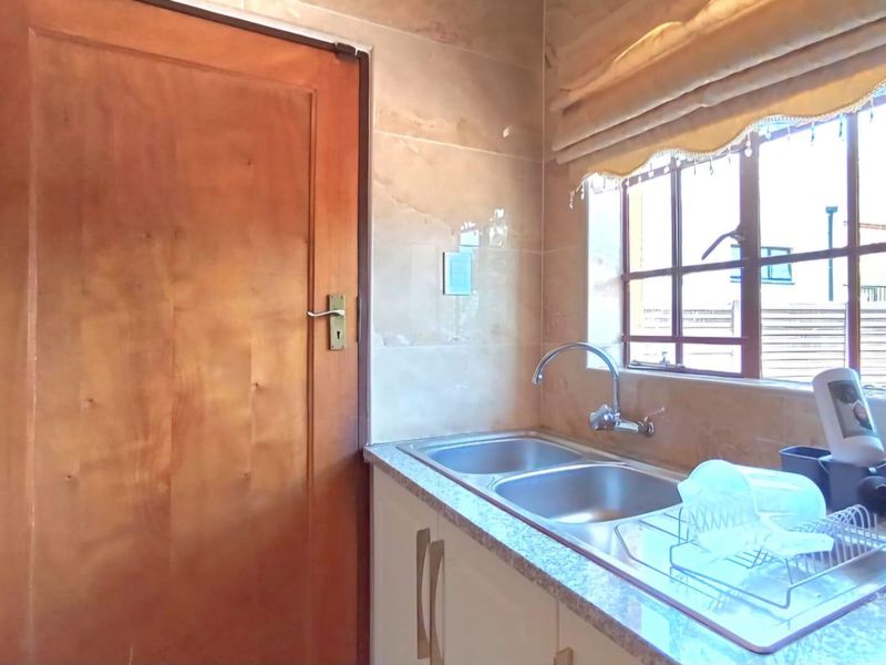 warm family home - Photo 4